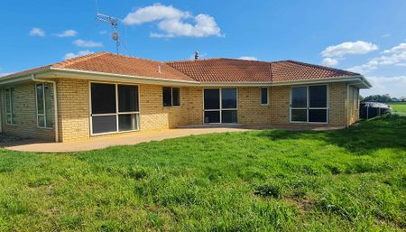 Spacious Rural Brick Home for Rent - Photo 2