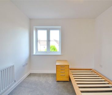 4 bedroom end of terrace house to rent - Photo 2