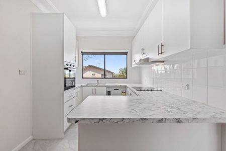 Renovated 2 Bedroom Home - Corner Block - Photo 3