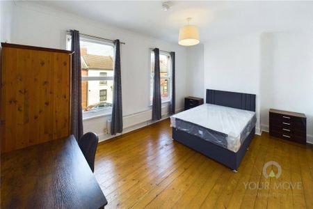 1 bedroom in a house share to rent - Photo 3