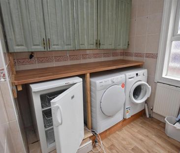 4 bedroom apartment to rent - Photo 6