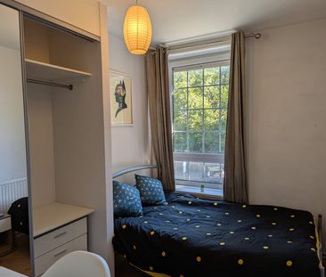 Alton House – Room 3 - Photo 3