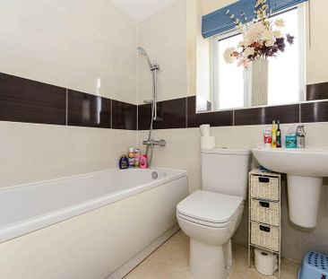 3 bedroom semi-detached house to rent - Photo 5