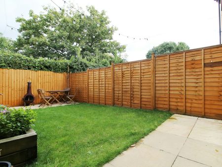 Semi-detached house to rent on - Photo 2