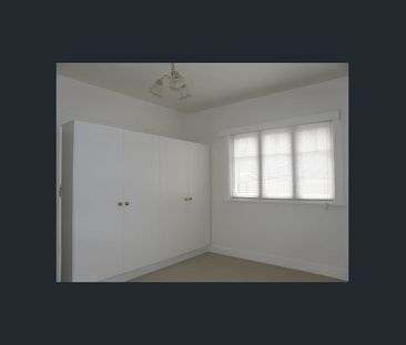 Private Character Apartment - Photo 3