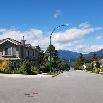 2 Bed Upstairs @Bright Quiet Corner + Far Panoramic Views - Photo 1