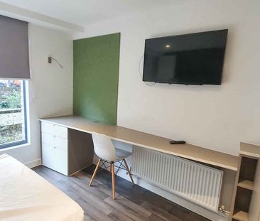 Standard Studio Penthouse Sixth Floor - Photo 3