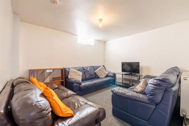 5 bedroom private hall to rent - Photo 1