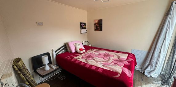 1 Bed Flat, Bardney Road, SM4 - Photo 2
