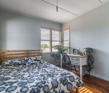 Classic Kiwi Design - Modernised kitchen with 3 + 1 bedrooms (bonus... - Photo 3