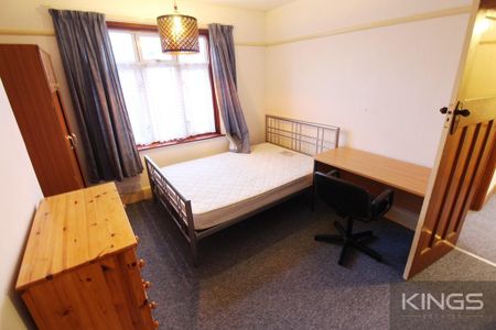 6 bedroom semi-detached house to rent - Photo 4