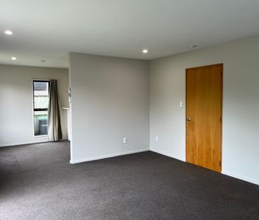 Freshly painted 3-bedroom unit in the heart of Hillmorton! - Photo 1