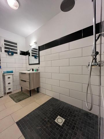 Location Appartement 4 pièces 79m² ST PIERRE 97410 - Photo 4