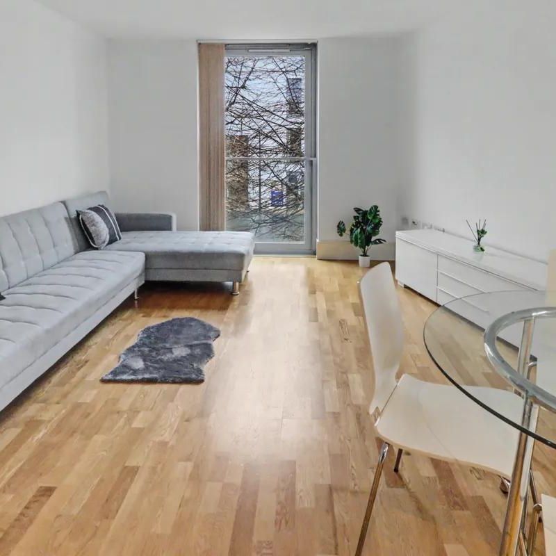 Stadium Mews, Highbury, London, N5 - Photo 1