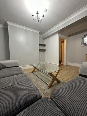 3 Bed Flat, Southmead Road, SW19 - Photo 1