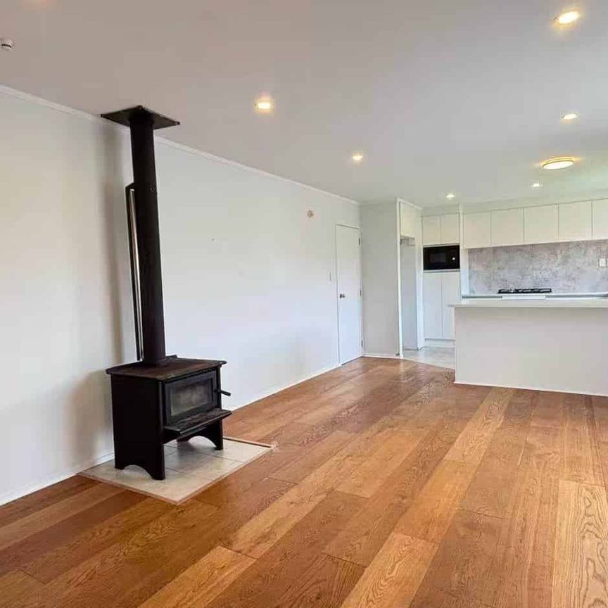 Four Bedrooms Family Home In Convenient Location - Photo 1