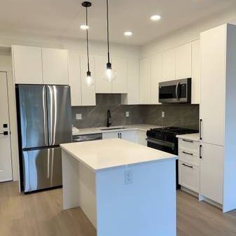 Beautiful 2 Bedroom, 2 Bathroom Apartment for Rent at King + Crescent - Photo 3