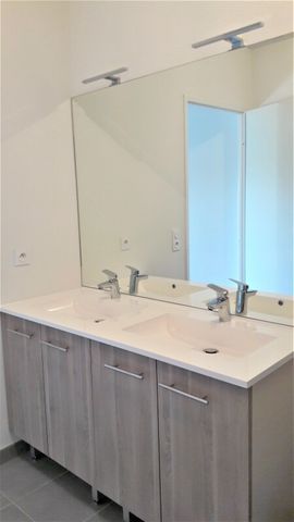 Location Maison 3 pièces 63m² FARGUES ST HILAIRE 33370 - Photo 2