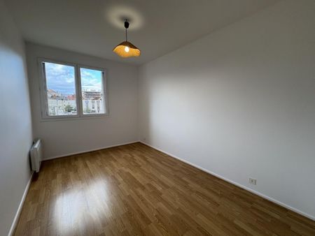 APPARTEMENT T4 A LOUER A ROANNE - HOTEL DE VILLE - Photo 2