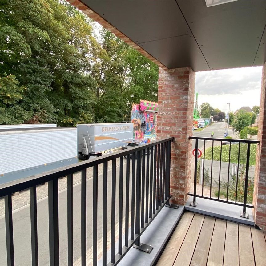 Modern appartement in het centrum van Berlare met terras en ondergrondse autostaanplaats - Photo 1