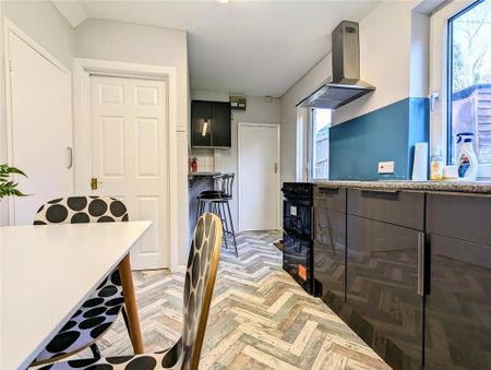 1 bedroom in a house share to rent - Photo 5