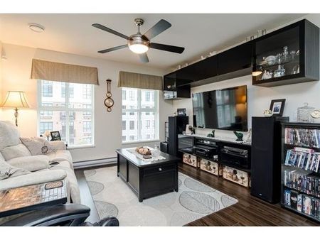 Stunning Two Bed, Two Bath Condo in Harvard Gardens - Photo 2