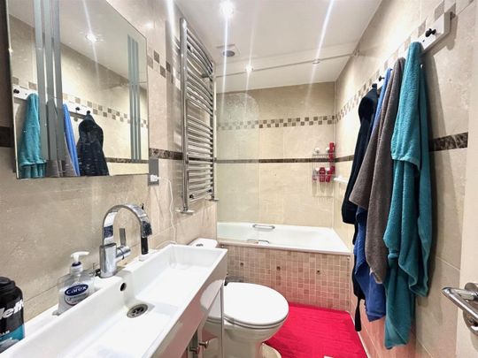 Godolphin Road, Shepherds Bush, W12, London - Photo 1