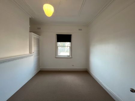 FOUR BEDROOM PERIOD HOUSE - Photo 5