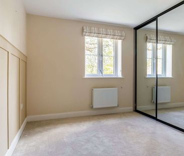 Three bedroom immaculately presented home with garden and parking o... - Photo 5