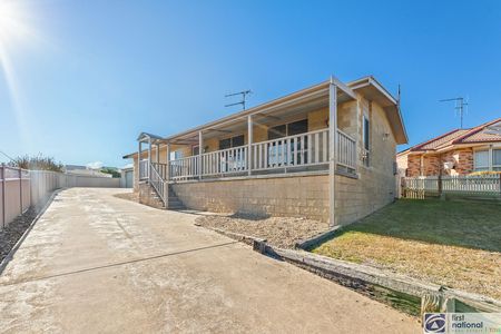 16 Walker Place, Yass NSW 2582 - House For Rent | Domain - Photo 4
