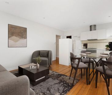 Spacious & Stylish One-Bedroom Apartment in Prime St Kilda Location - Photo 4