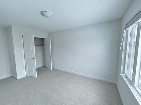 For Lease - 383 Mango Street, Blossom Park - Airport and Area, Ontario - Photo 5