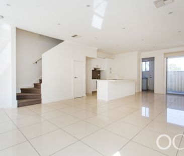 Open the Door To Convenience, Security and Style - Photo 6