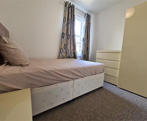 Room 5, 57 Cherry Hinton Road, Cambridge - Photo 1