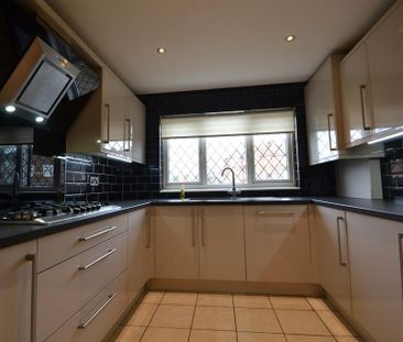 4 bedroom terraced house to rent - Photo 2