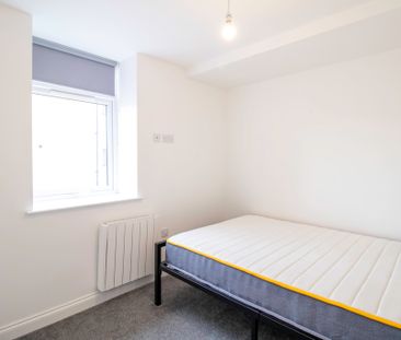 Manor House, Wakefield - Photo 4