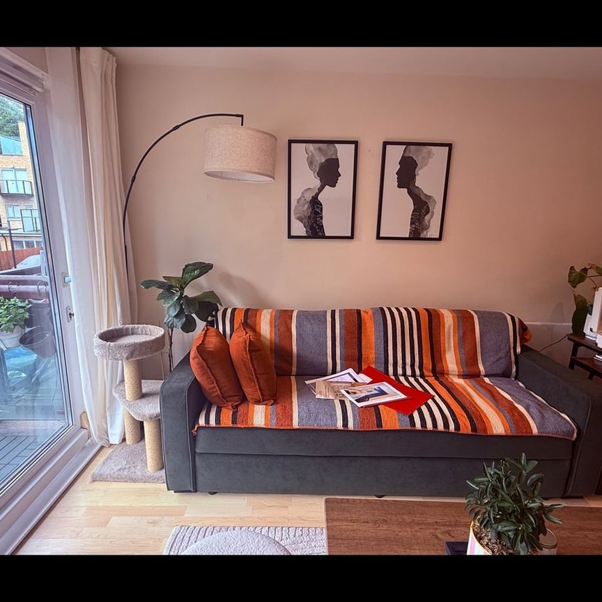 2 Bed Flat, Stanton House, SE16 - Photo 1