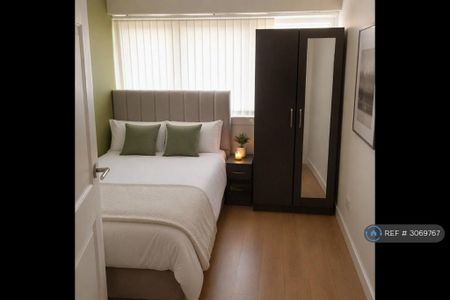 1 bedroom in a house share to rent - Photo 3