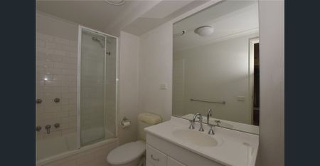 Southbank Condos: Spacious One Bedroom Apartment! - Photo 4