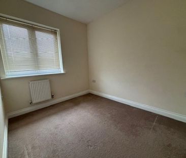 4 bedroom semi-detached house to rent - Photo 3