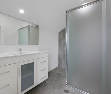 Large Four Bedroom House in Fairy Meadow - Photo 4