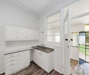 Open the Door to Comfort and Convenience on Dunorlan - Photo 6