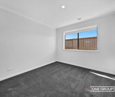 MODERN 4-BEDROOM HOME! - Photo 1