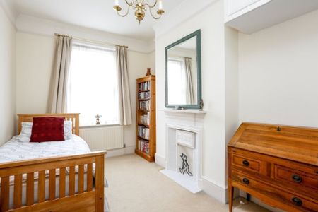 3 bedroom flat to rent - Photo 4