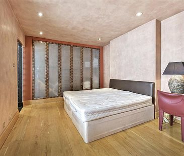 2 bedroom flat in South Kensington - Photo 1