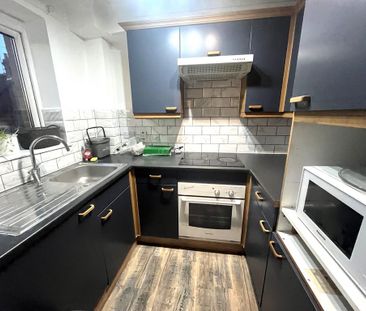 1 bedroom retirement property to rent - Photo 3