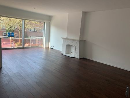 Appartement van ca. 100 m² op de eerste verdieping met 2 slaapkamers en garagebox! - Photo 5