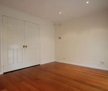 TIMELESS CHARACTER AND COMFORT IN THE HAVERBRACK ESTATE - Photo 1