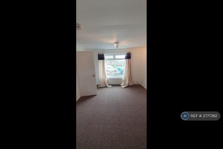 2 bedroom end of terrace house to rent - Photo 3