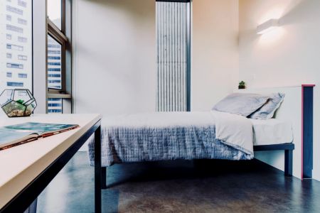 Queen Room in 5-Bed Apartment - Photo 3